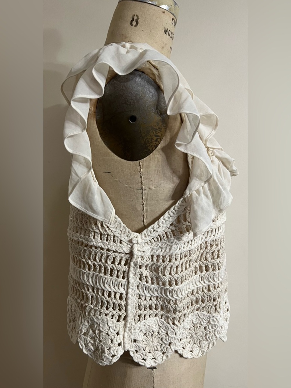 By Anthropologie Open Weave Crochet Ruffle Tank Cream Size XL - Picture 3 of 8
